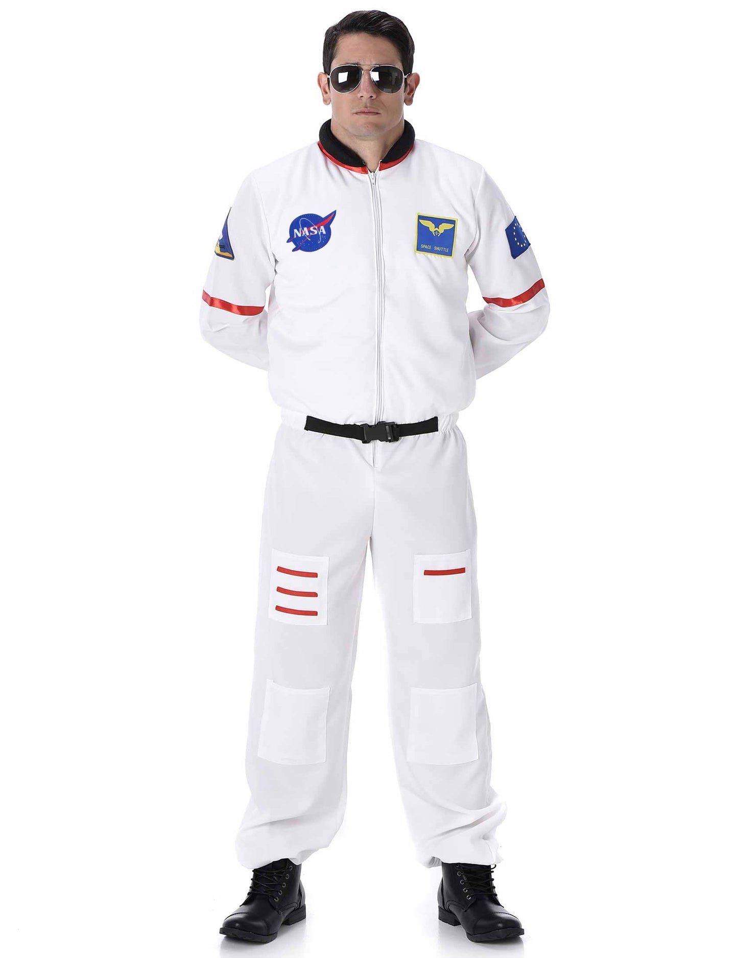 Muški astronaut prerušen